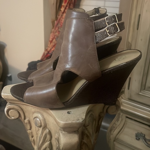 Brown Wedges - Picture 3 of 8